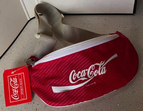 96115-1 € 8,00 coca cola heuptasje rood wii.jpeg